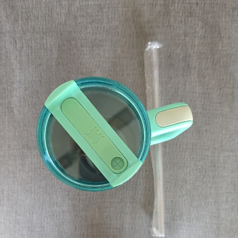 Stanley Mint Green Quencher H2.0 Tumbler, 40oz. With Hello Kitty, New - Picture 6 of 10